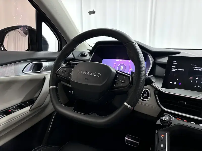 2021 Lynk & Co 06 с пробегом 30 800 км