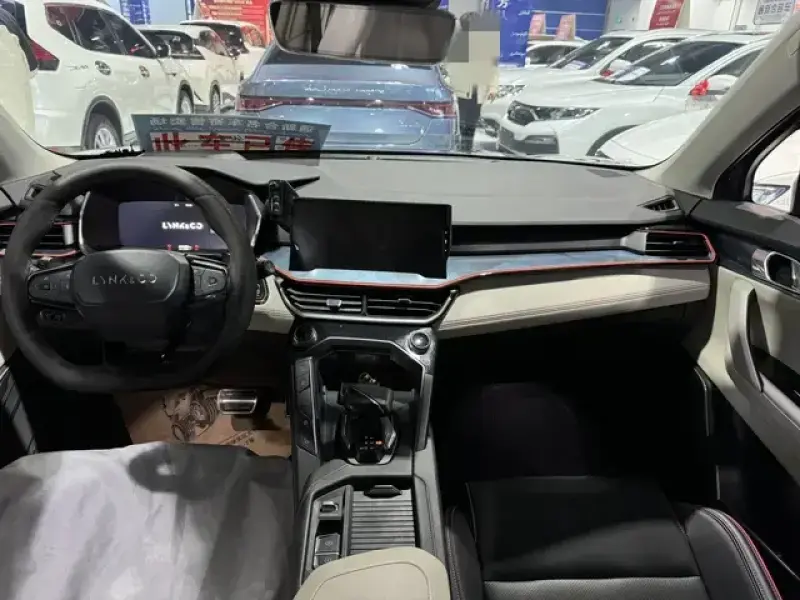 2020 Lynk & Co 06 с пробегом 92 000 км
