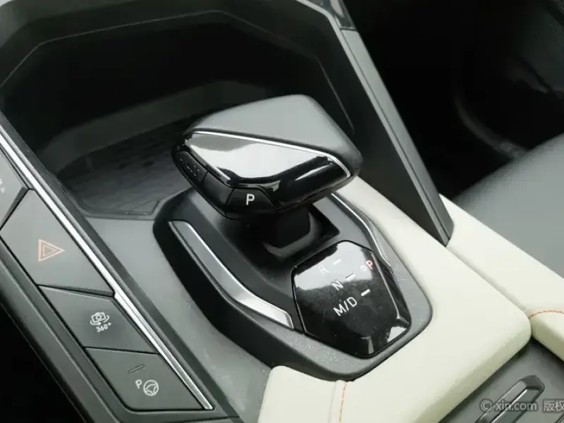 2020 Lynk & Co 06 с пробегом 38 300 км