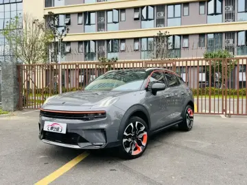 Lynk & Co 06