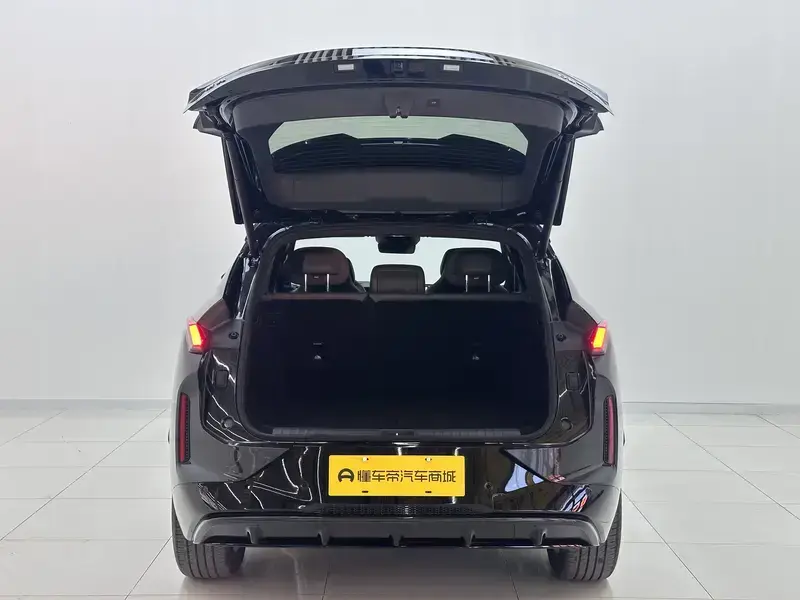 2025 Lynk & Co 08 с пробегом 200 км