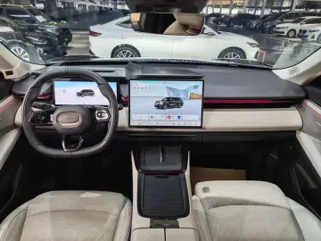 2023 Lynk & Co 08 с пробегом 67 000 км