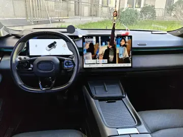 2023 Lynk & Co 08 с пробегом 67 000 км