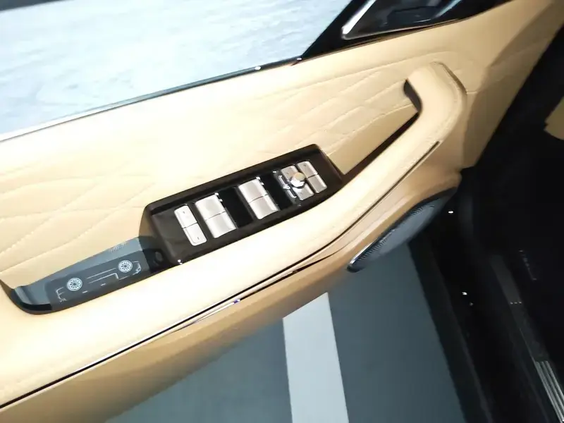 2026 Lynk & Co 09 с пробегом 10 700 км