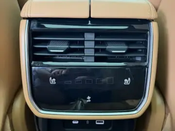 2024 Lynk & Co 09 с пробегом 28 000 км