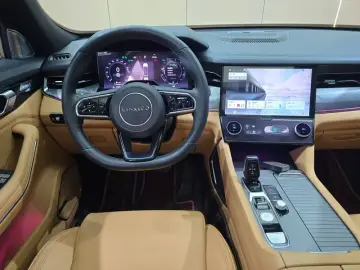 2024 Lynk & Co 09 с пробегом 28 000 км
