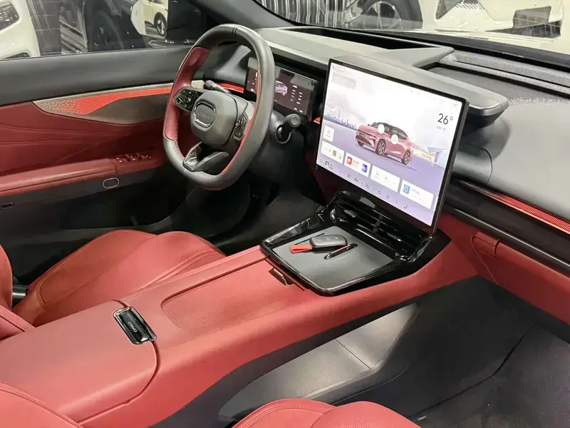 2026 Lynk & Co 07 с пробегом 6 400 км