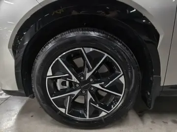 2026 Lynk & Co 08 с пробегом 8 300 км