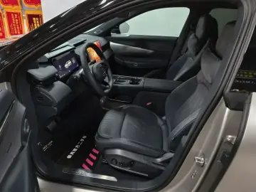 2026 Lynk & Co 08 с пробегом 8 300 км