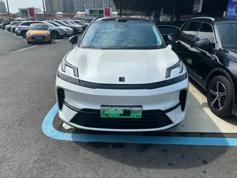 2026 Lynk & Co 08 с пробегом 8 000 км