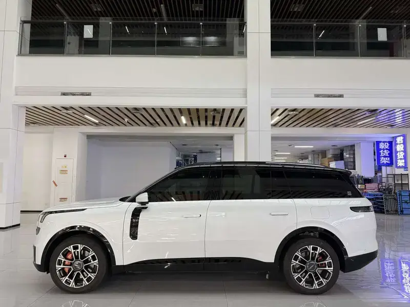 2025 Lynk & Co 900 с пробегом 9 600 км