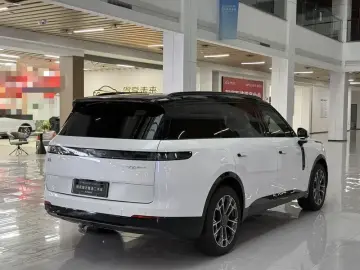 2025 Lynk & Co 900 с пробегом 9 600 км