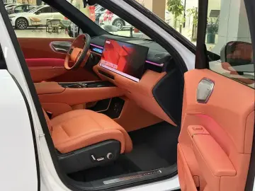2025 Lynk & Co 900 с пробегом 9 600 км