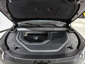 2025 Lynk & Co 900 с пробегом 11 300 км
