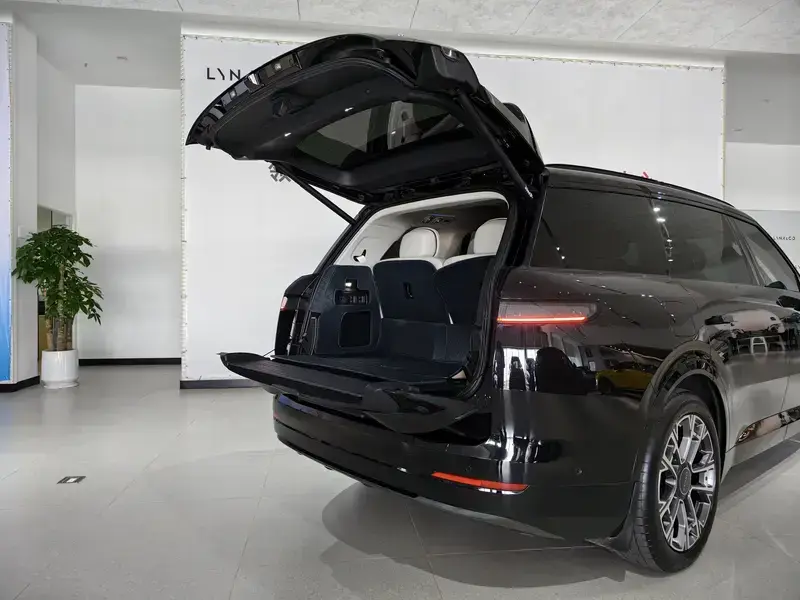 2025 Lynk & Co 900 с пробегом 11 300 км