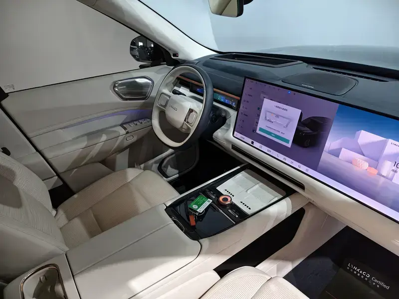 2025 Lynk & Co 900 с пробегом 11 300 км