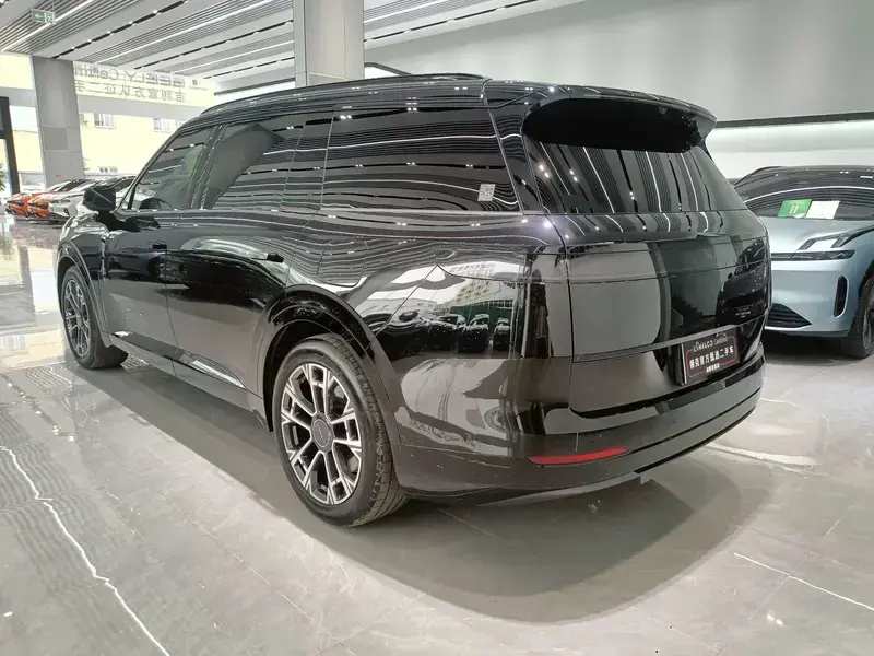 2025 Lynk & Co 900 с пробегом 25 000 км