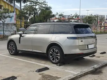 2025 Lynk & Co 900 с пробегом 14 000 км