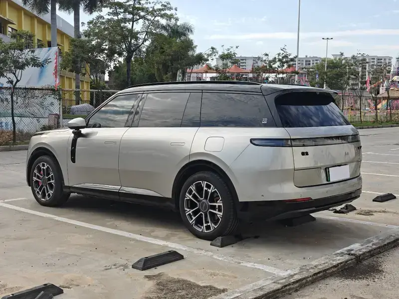 2025 Lynk & Co 900 с пробегом 14 000 км