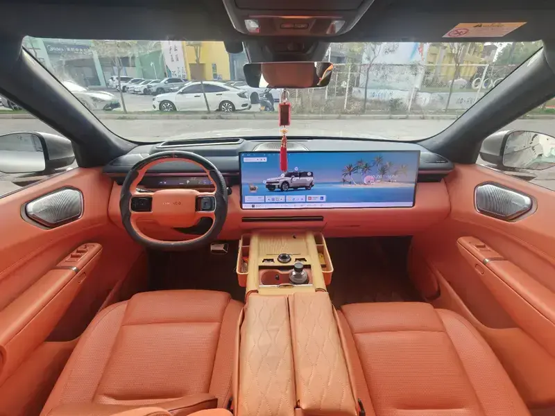 2025 Lynk & Co 900 с пробегом 14 000 км