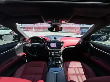 2022 Maserati Ghibli с пробегом 50 000 км