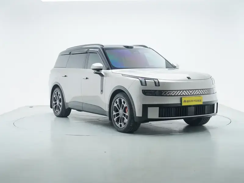 2025 Lynk & Co 900 с пробегом 30 300 км