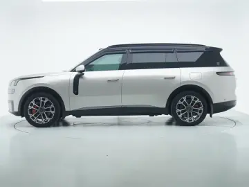 2025 Lynk & Co 900 с пробегом 30 300 км
