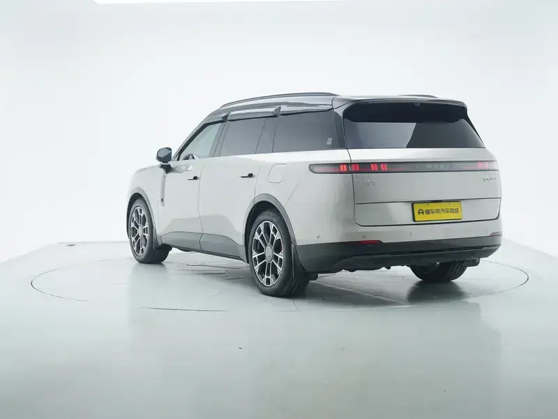 2025 Lynk & Co 900 с пробегом 30 300 км