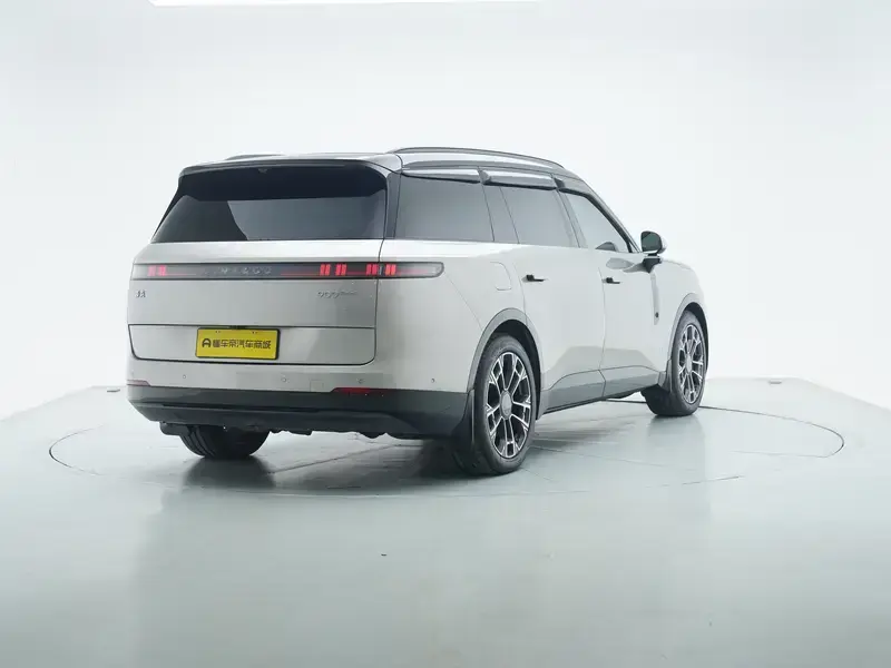 2025 Lynk & Co 900 с пробегом 30 300 км