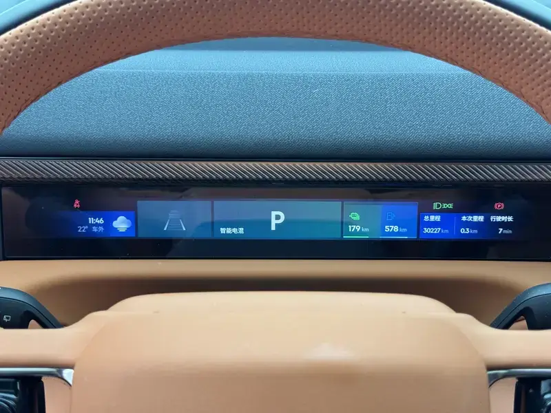 2025 Lynk & Co 900 с пробегом 30 300 км