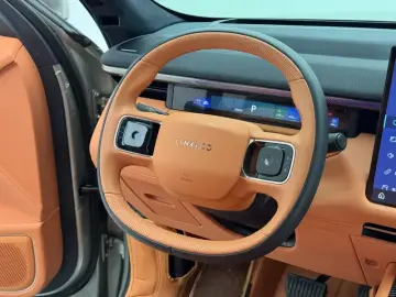 2025 Lynk & Co 900 с пробегом 30 300 км