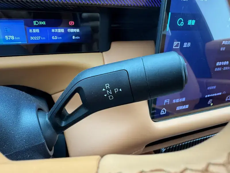 2025 Lynk & Co 900 с пробегом 30 300 км