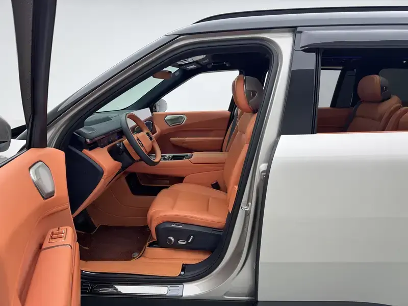 2025 Lynk & Co 900 с пробегом 30 300 км