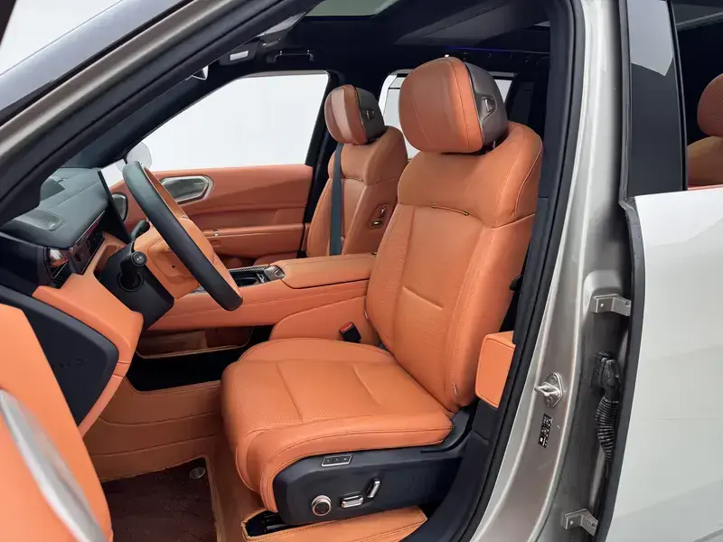 2025 Lynk & Co 900 с пробегом 30 300 км
