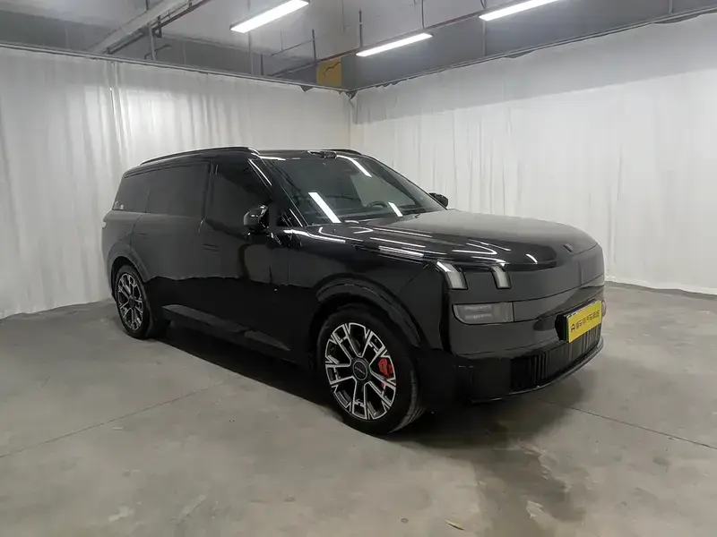 2025 Lynk & Co 900 с пробегом 41 900 км
