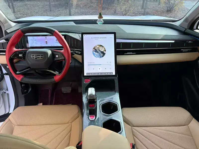 2024 Geely Boyue L с пробегом 40 000 км