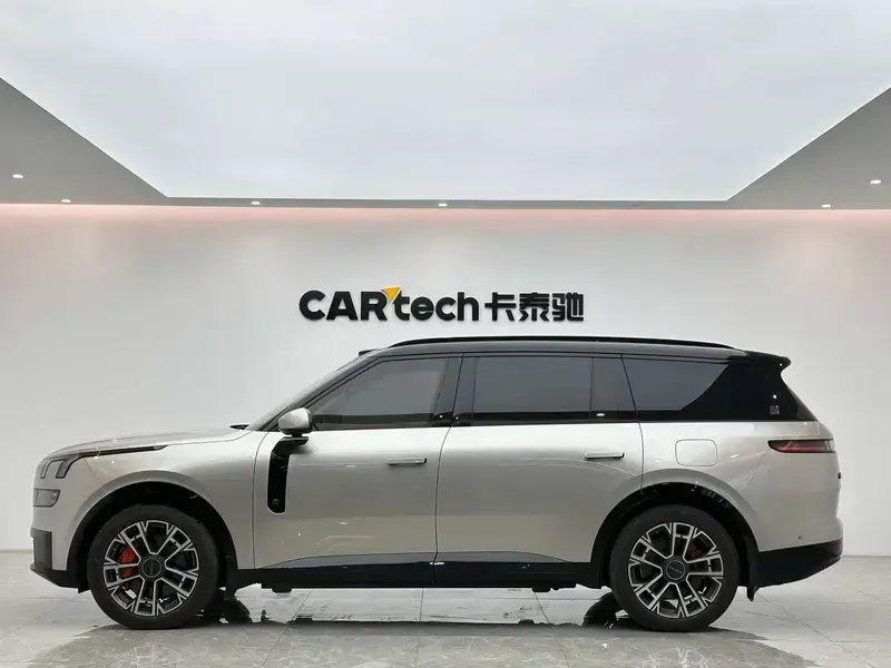 2025 Lynk & Co 900 с пробегом 22 600 км