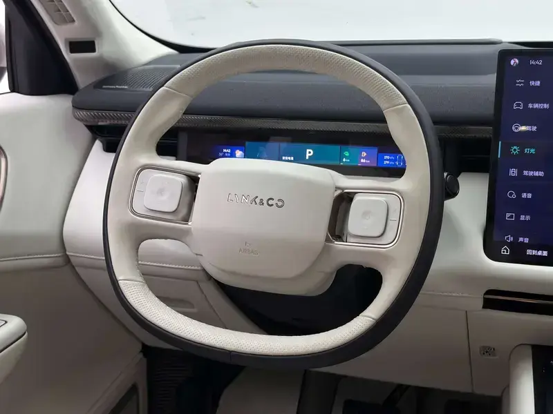 2025 Lynk & Co 900 с пробегом 22 600 км