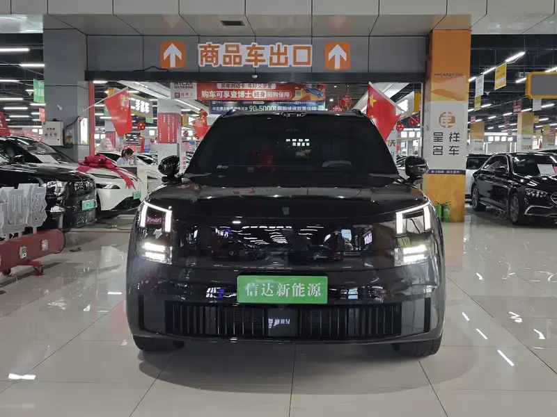 2025 Lynk & Co 900 с пробегом 25 700 км