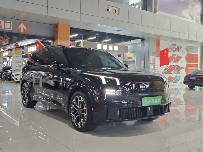 2025 Lynk & Co 900 с пробегом 25 700 км