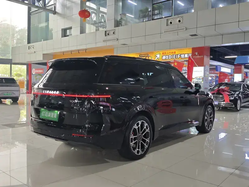 2025 Lynk & Co 900 с пробегом 25 700 км