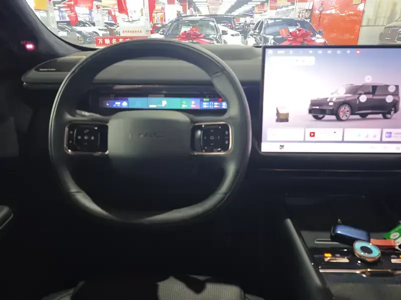 2025 Lynk & Co 900 с пробегом 25 700 км