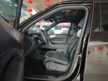 2025 Lynk & Co 900 с пробегом 25 700 км