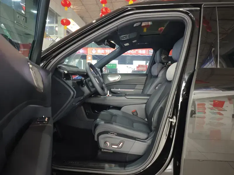2025 Lynk & Co 900 с пробегом 25 700 км