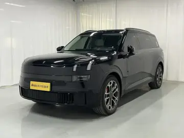 2025 Lynk & Co 900 с пробегом 17 600 км