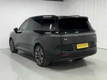 2025 Lynk & Co 900 с пробегом 17 600 км