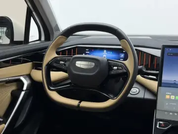 2023 Geely Boyue L с пробегом 38 800 км