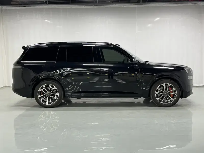 2025 Lynk & Co 900 с пробегом 17 600 км
