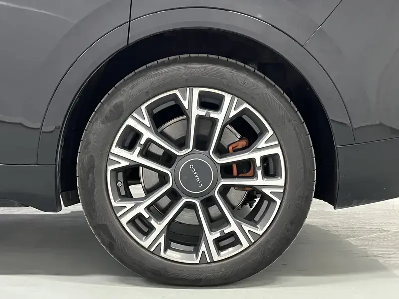 2025 Lynk & Co 900 с пробегом 17 600 км