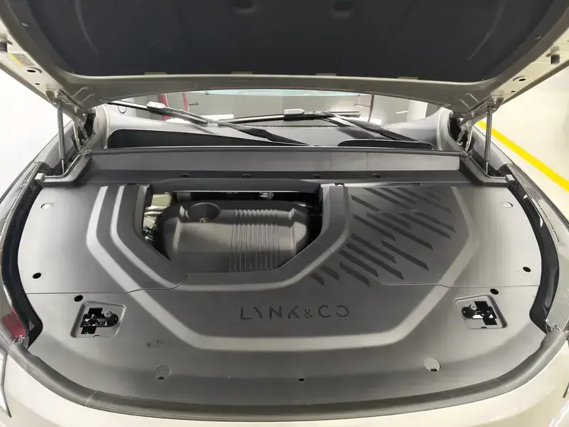 2025 Lynk & Co 900 с пробегом 28 000 км